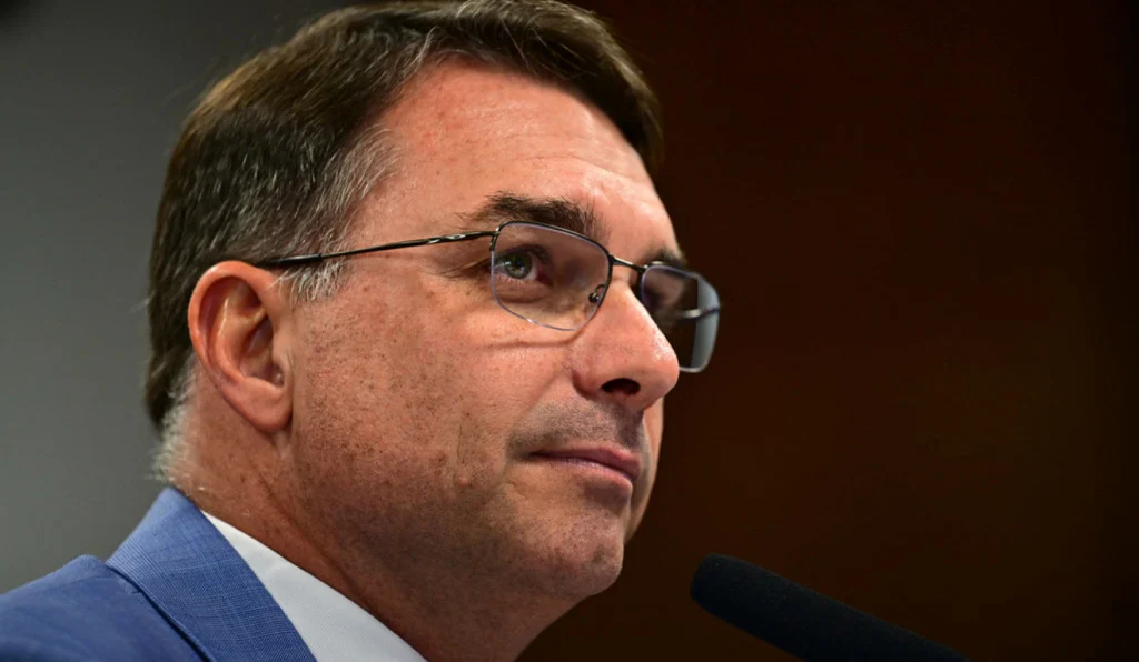 flavio-bolsonaro-atirador-1024×596 flavio-bolsonaro-atirador-1024x596